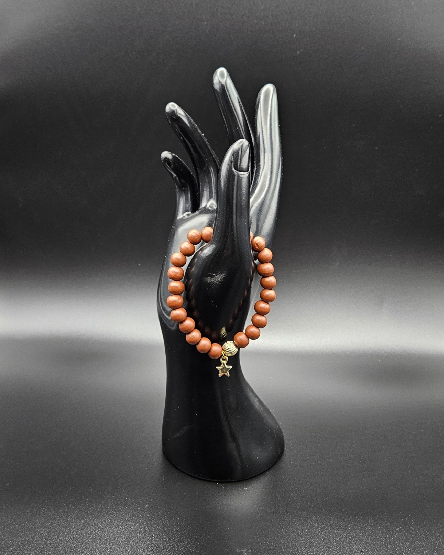 Hannah Collection - Armband Holzperlen Russet mit goldenem Sternchen – Hand Made ✨