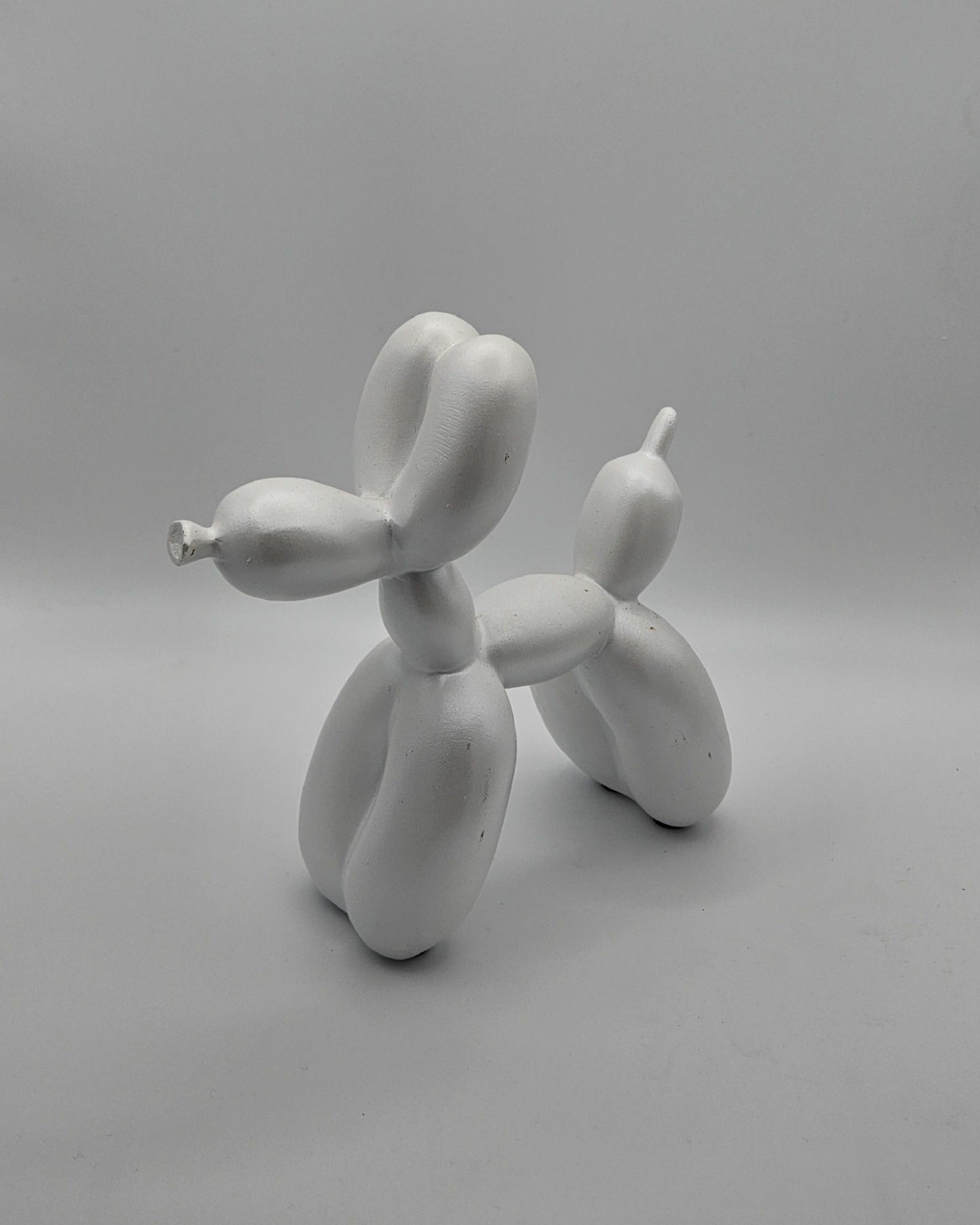 Kleiner weißer Balloon Deko-Hund – modernes Highlight für dein Zuhause