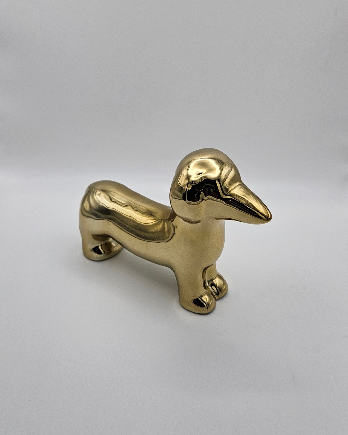 Kleiner goldener Deko-Dackel – glänzendes Deko-Highlight aus Keramik