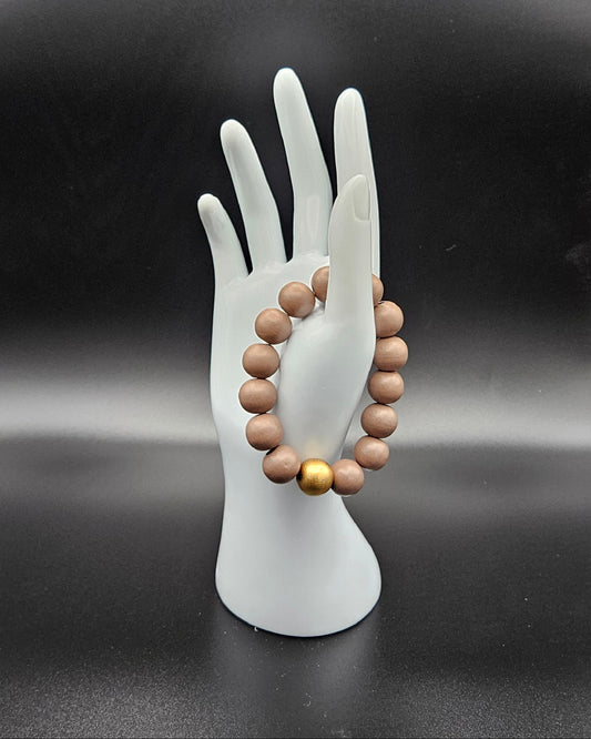 Hannah Collection - Handgemachtes Perlenarmband in Hellrosa mit goldener Perle ✨