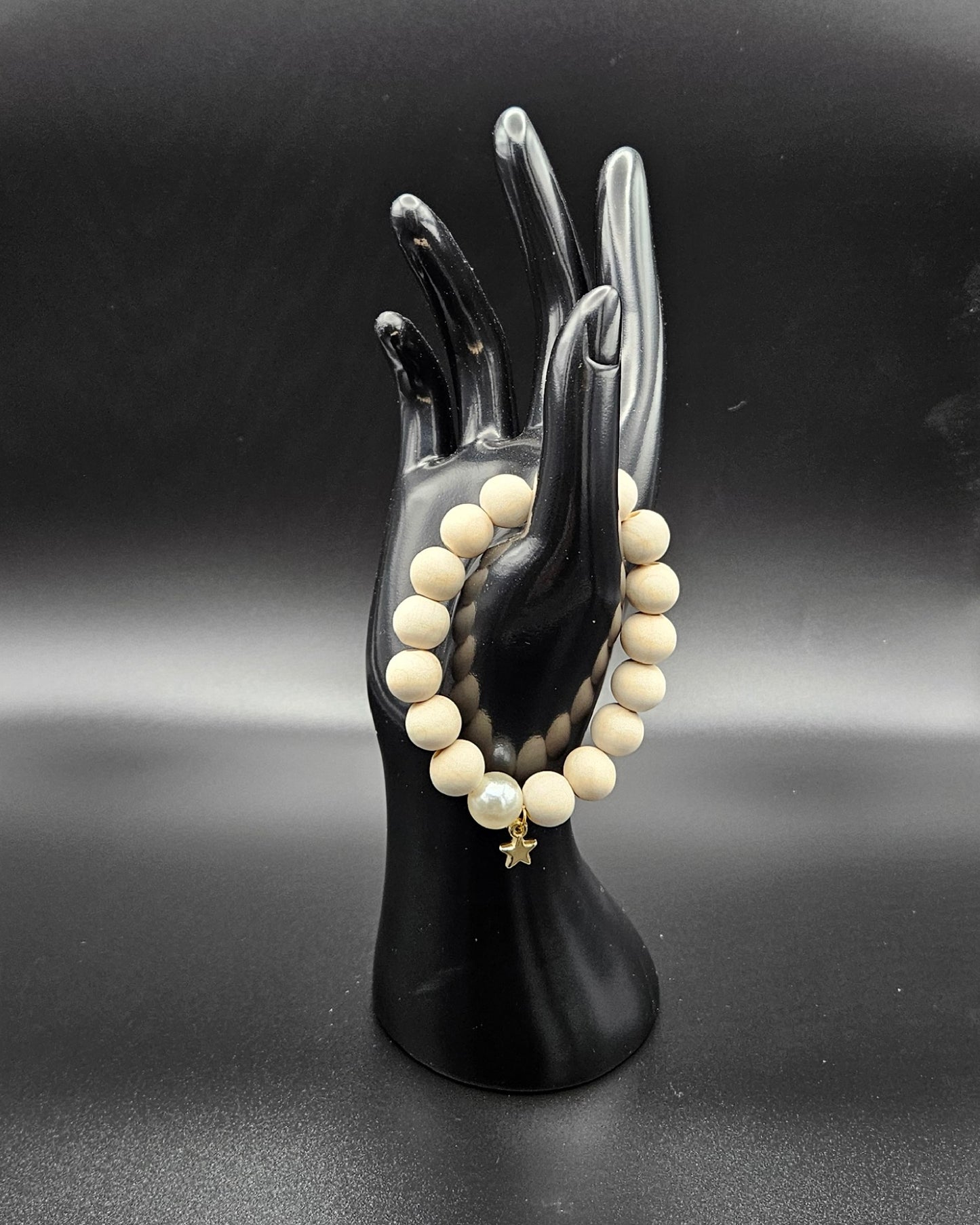 Hannah Collection - Beiges Perlenarmband mit Perlmutt & Sternchen Anhänger ✨ Hand Made