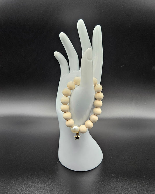 Hannah Collection - Beiges Perlenarmband mit Perlmutt & Sternchen Anhänger ✨ Hand Made