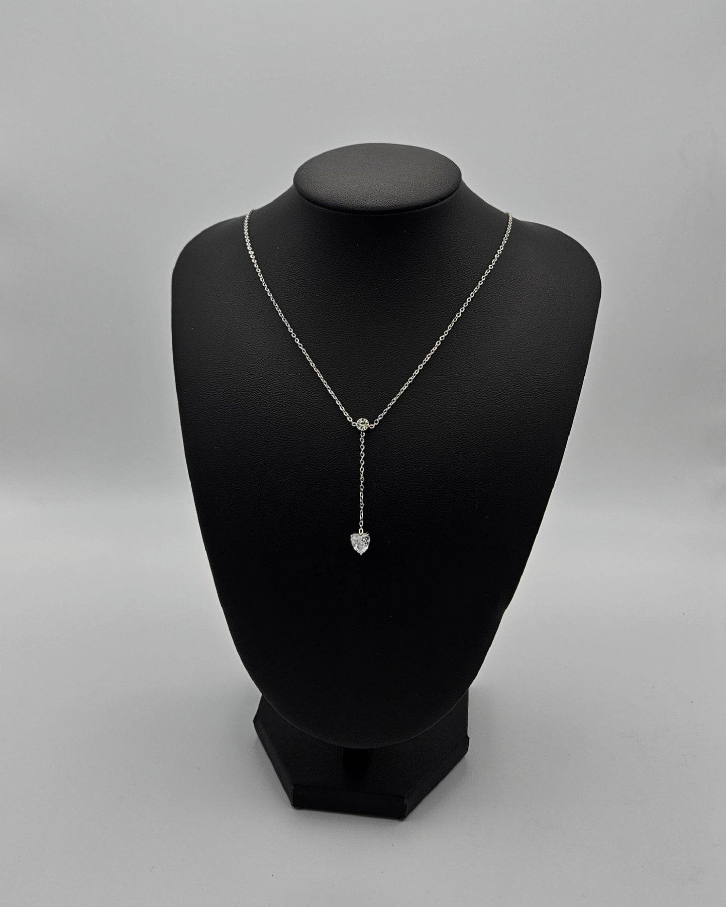 Wunderschöne Herzchen Kette – Versilberte Stainless Steel Modeschmuckkette