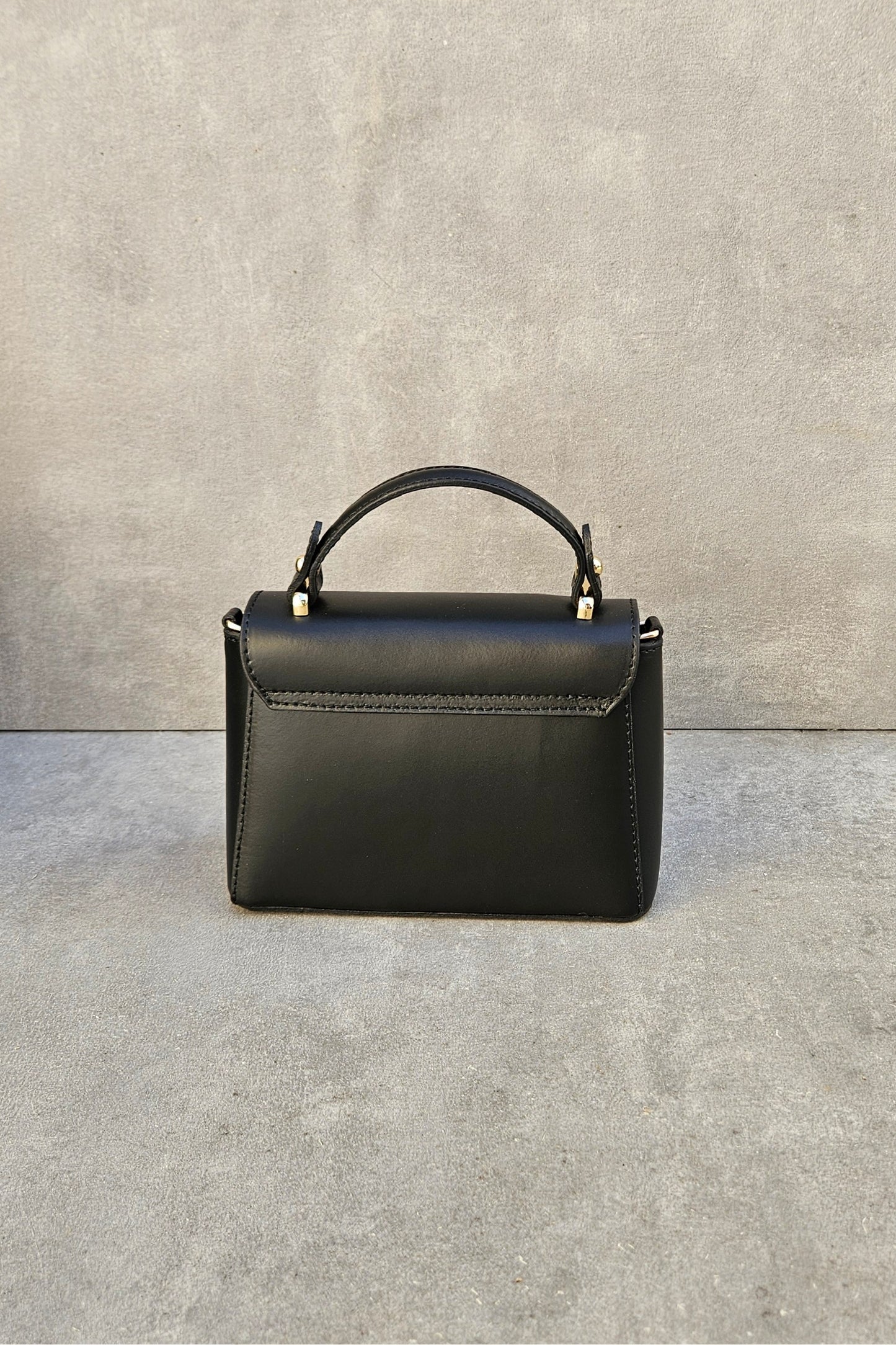 Braune Henkeltasche aus echtem Leder – Italienisch mit goldenem Drehverschluss