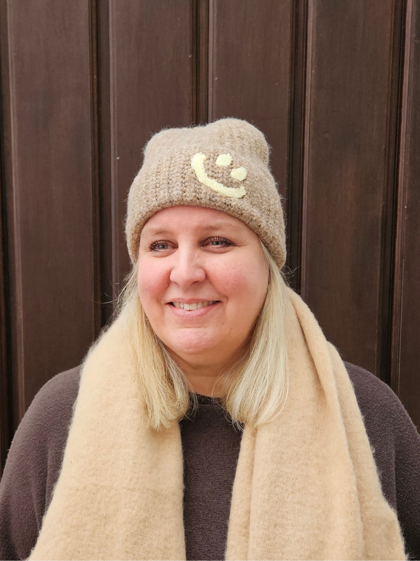 Beanie Dunkelbeige mit Smiley 😄 | Grober Strick aus 100% Viskose