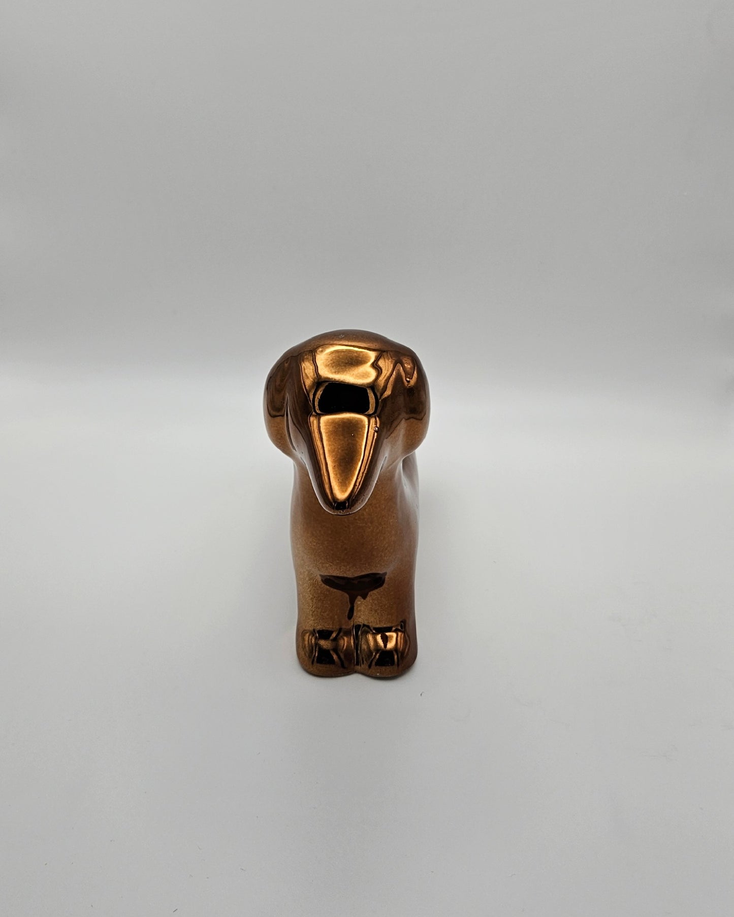 Kleiner bronzener Deko-Dackel – glänzendes Deko-Highlight aus Keramik