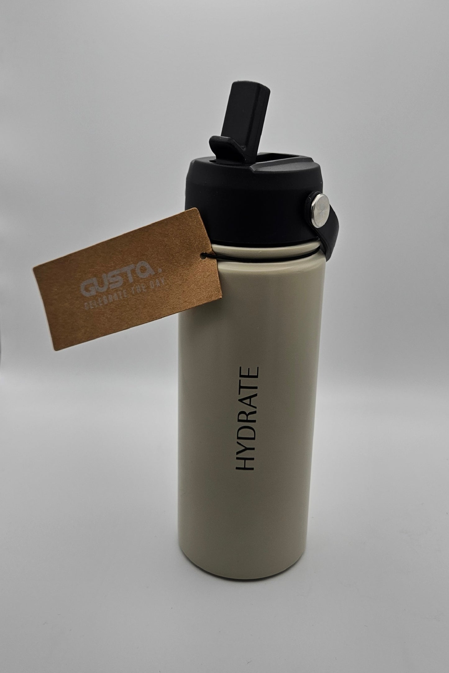 GUSTA Hydrate Trinkflasche Ivory – Mit Henkel & ausklappbarem Trinkhalm