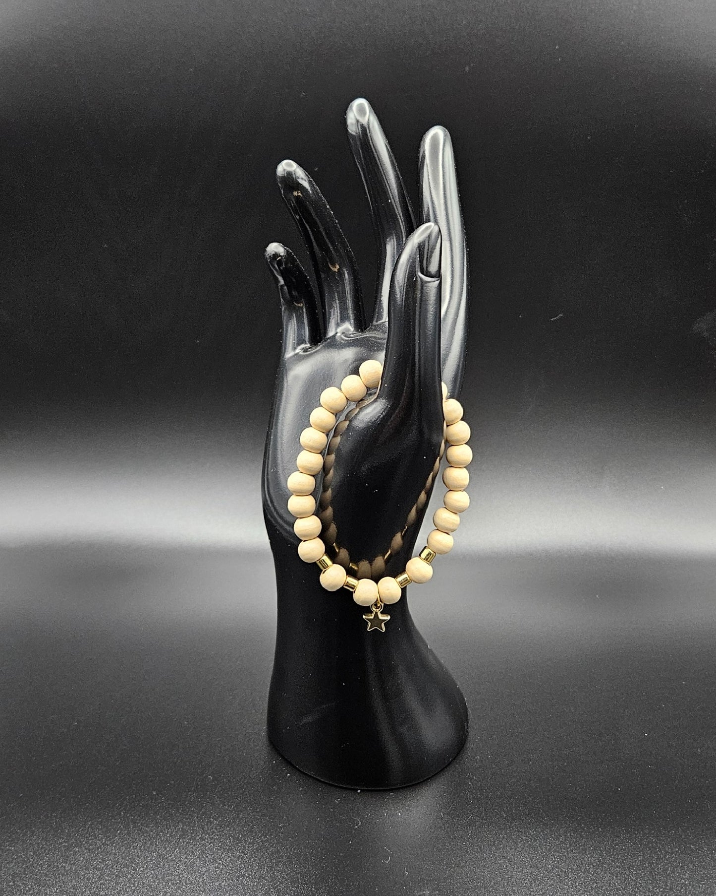 Hannah Collection - Beiges Perlenarmband mit goldenem Sternchen-Anhänger ✨ Hand Made