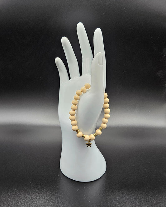 Hannah Collection - Beiges Perlenarmband mit goldenem Sternchen-Anhänger ✨ Hand Made
