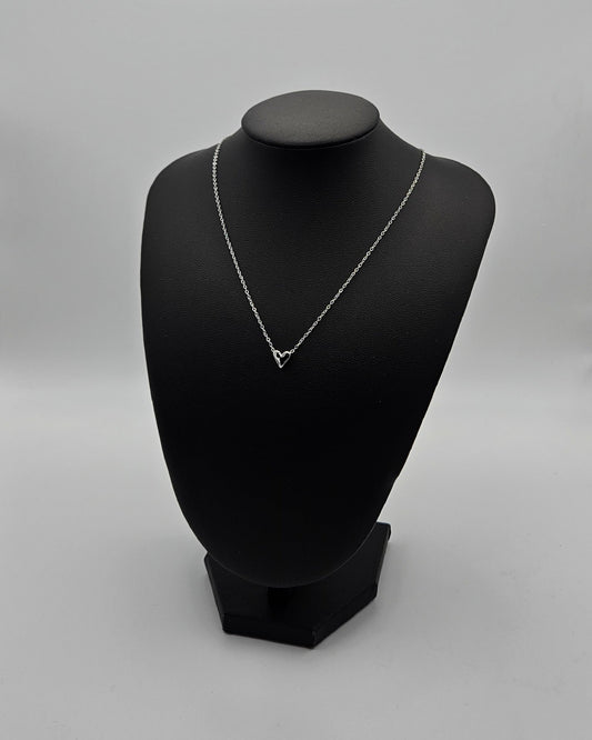 Herzchen Kette – Versilberte Edelstahlkette mit festem Herzanhänger
