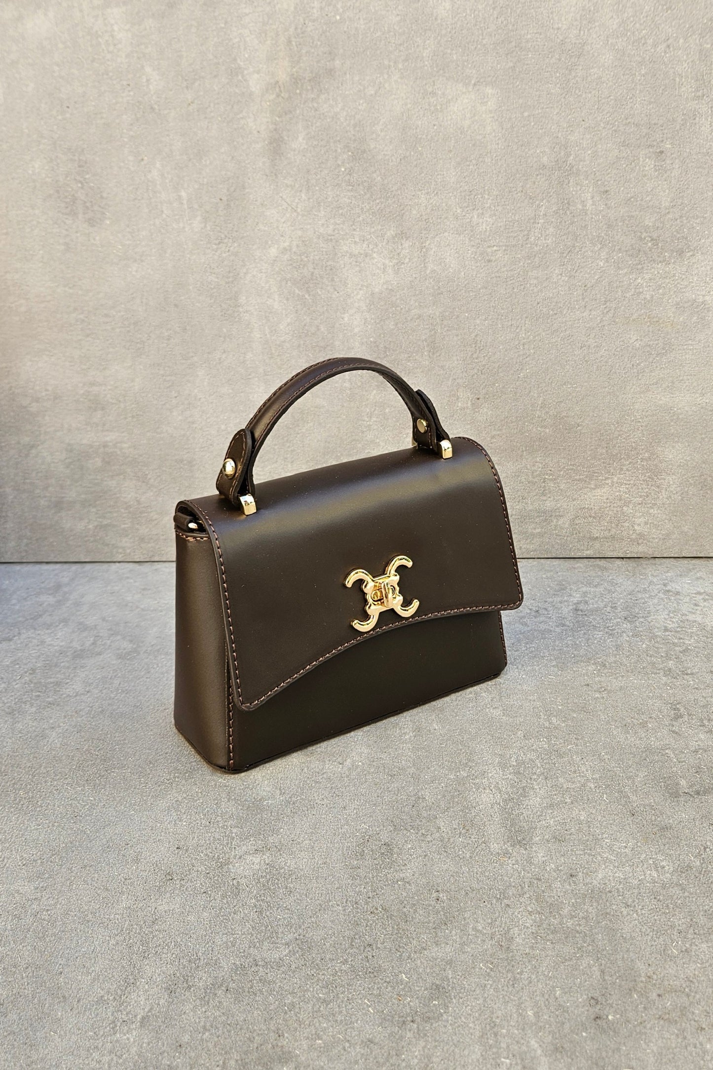 Braune Henkeltasche aus echtem Leder – Italienisch mit goldenem Drehverschluss