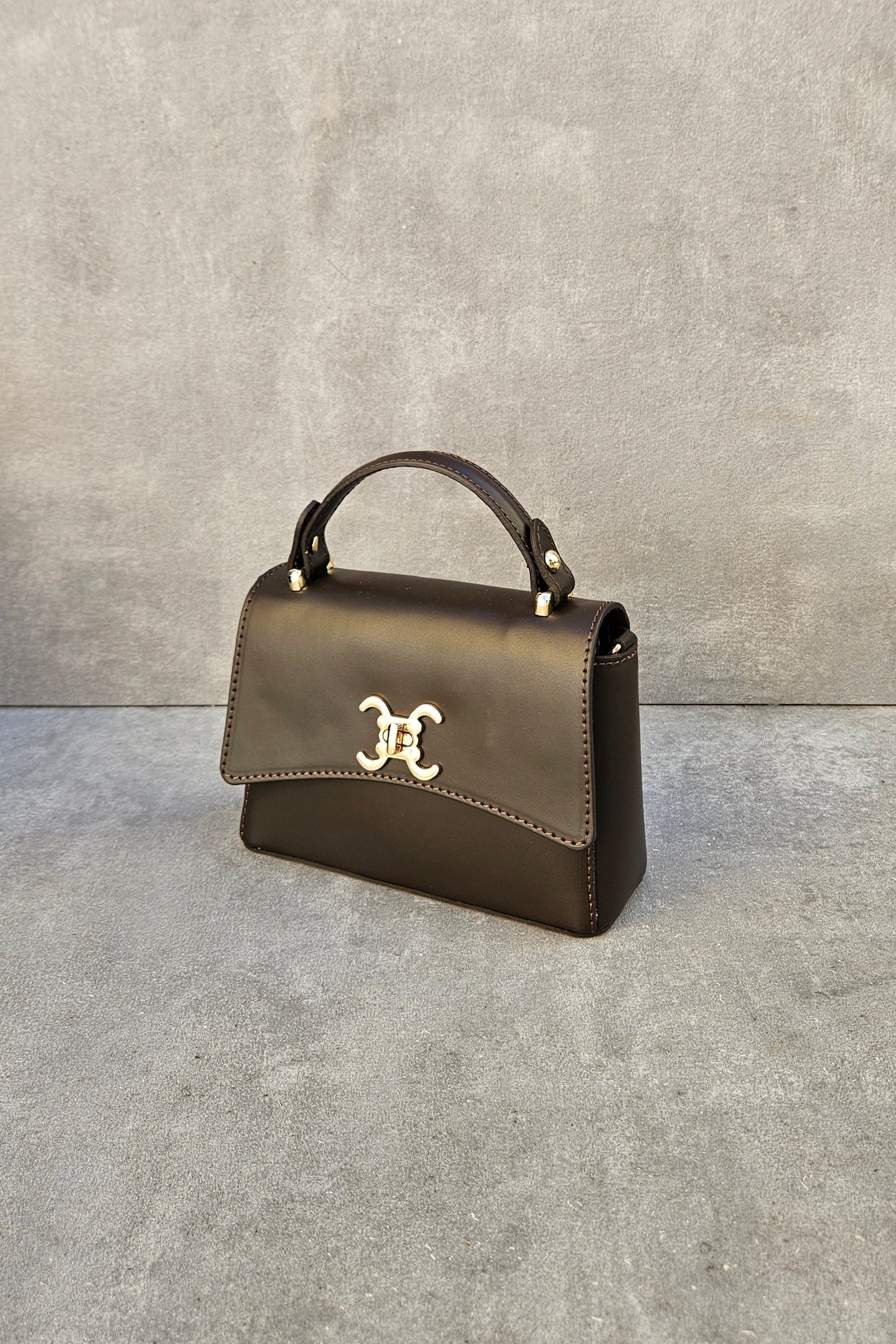 Braune Henkeltasche aus echtem Leder – Italienisch mit goldenem Drehverschluss